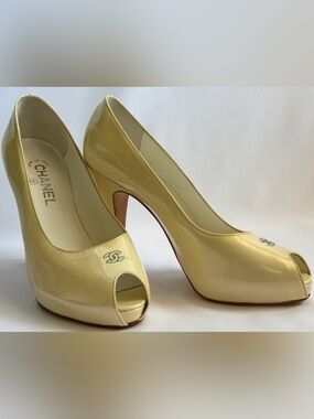 CHANEL Pastel Yellow Patent Leather CC Peep Toe Platform Pumps Heels EU 38.5
